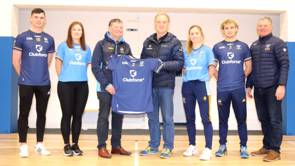 Clubforce Presenting Jersey to SKGAA